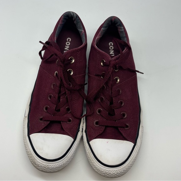 Converse Shoes - Maroon Converse Chuck Taylor All Star women’s size 9